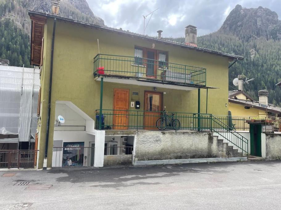 L'Etrange Rendez-Vous Tome 1 Apartamento Carona  Exterior foto